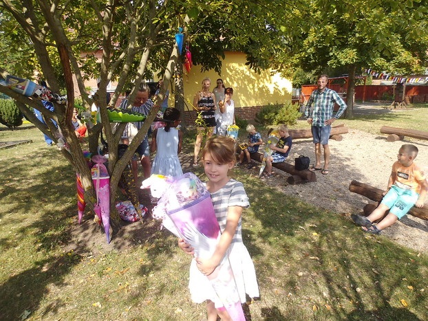 Foto von Kindern mit Schultüten.